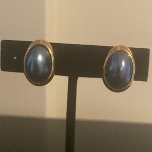Richelieu vintage signed earrings golden and blue clip on